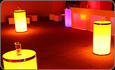 Beleuchtete Stehtische