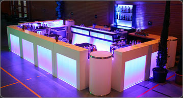 Kombination mit LED-Bar und Stehtischen